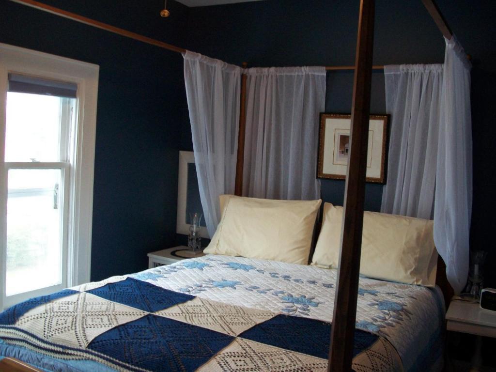 Green Oaks B&B Niagara-on-the-Lake Room photo